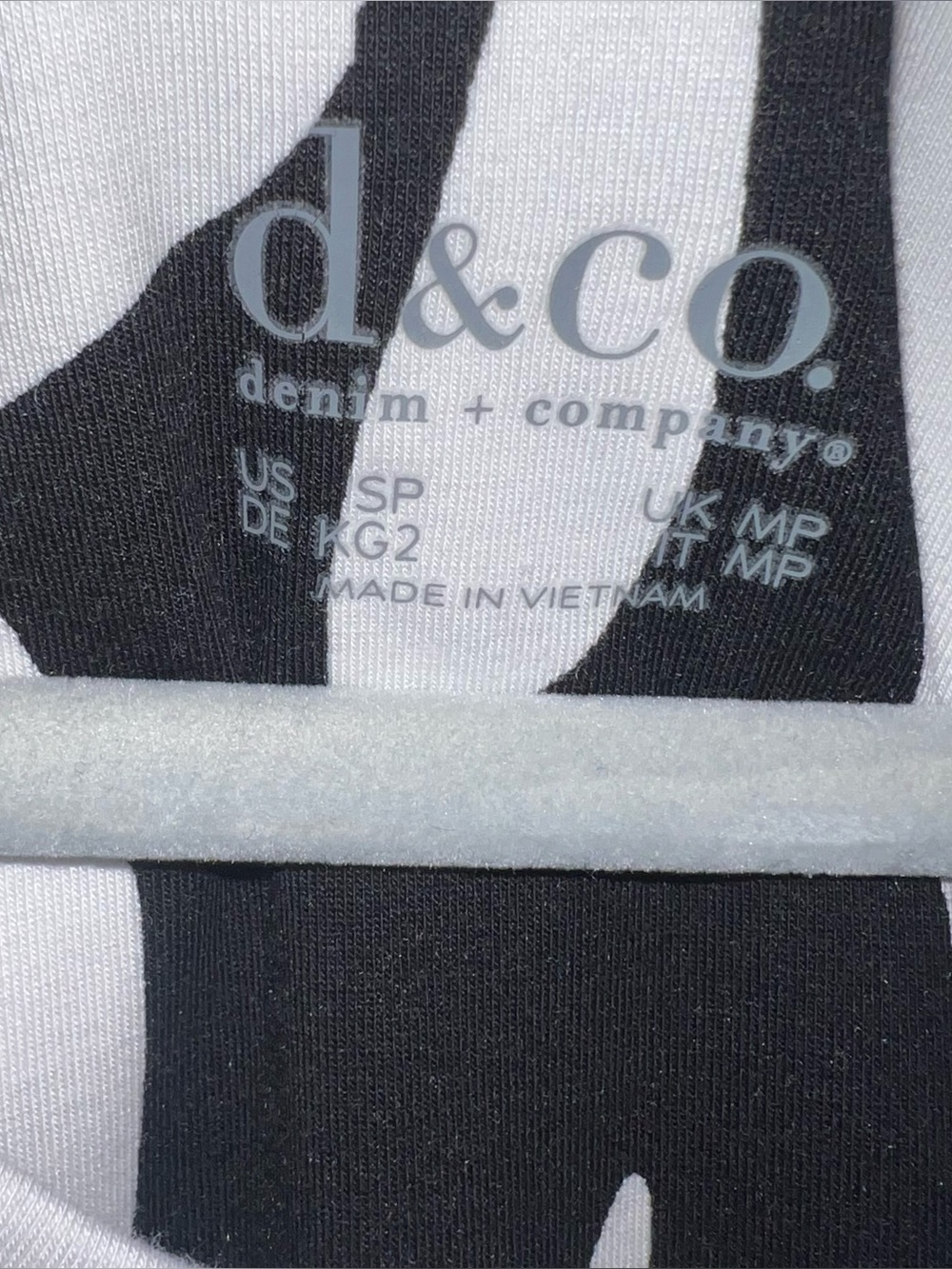 D&Co. Black and White Floral Short Sleeve Knit Midi Dress Size Small Petite - Picture 4 of 7